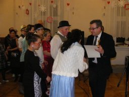 Zabawa walentynkowa w Domu Pomocy w Podzamku - 5 II 2016r.