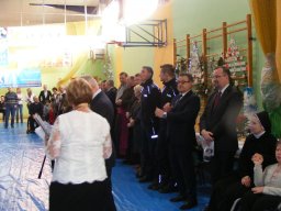 Zabawa mikołajkowa w hali sportowej KCKSiR w Kłodzku 16 grudnia 2016r