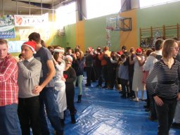 Zabawa mikołajkowa w hali sportowej KCKSiR w Kłodzku 16 grudnia 2016r